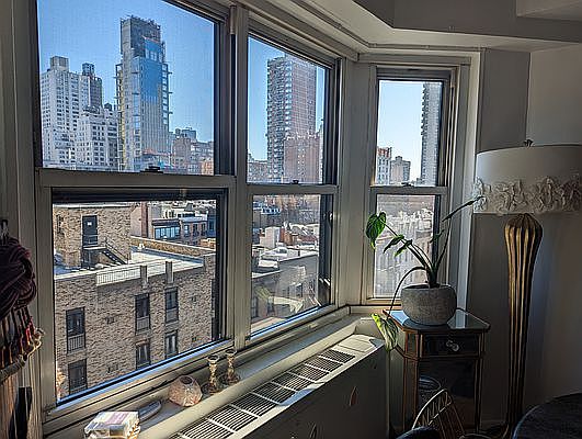 4th image of 224 E 60th St APT 10C