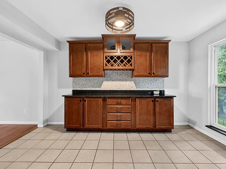 591 Summit Hills Dr — Photo 15