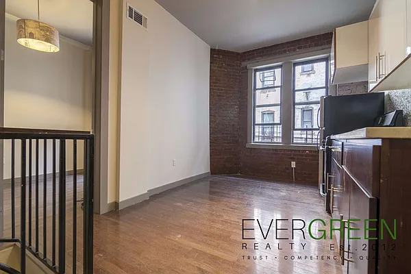 Rented by Evergreen Apartments BK | media 2