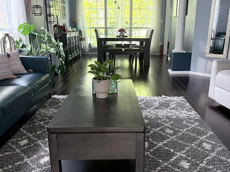 135 Marion Dr — Photo 2