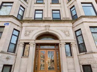 674 W Roscoe St #102, Chicago, IL 60657
