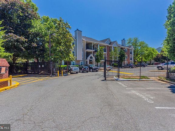 3rd image of 3309 Wyndham Cres #4183