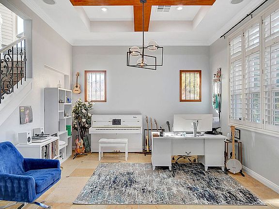4th image of 220 Piazza Del Verano St