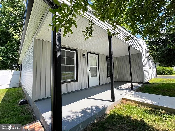 208 Thornridge Dr — Photo 4
