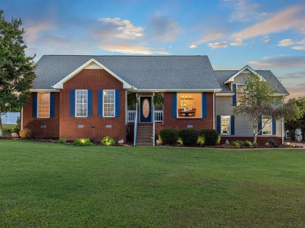 2034 Skyhawk Ct, White House, TN 37188