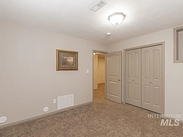 2221 S Frontier Dr — Photo 29