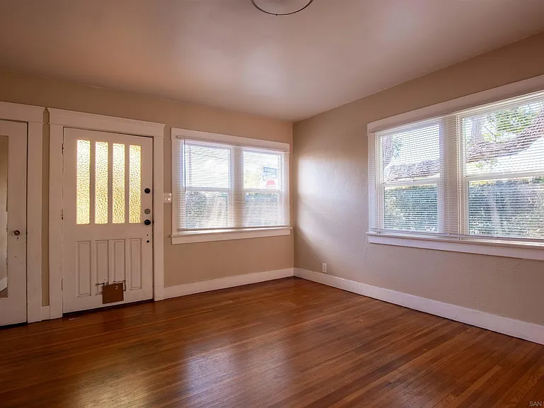 2208 Dwight St — Photo 13