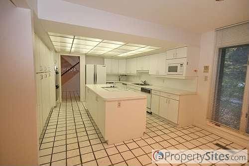 4th image of 1320 Ravenwicke Way
