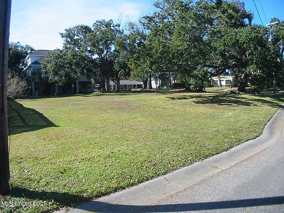 3rd image of 106 E Azalea Dr #43