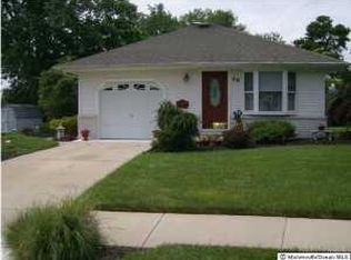20 Mount Logan Ln, Toms River, NJ 08753