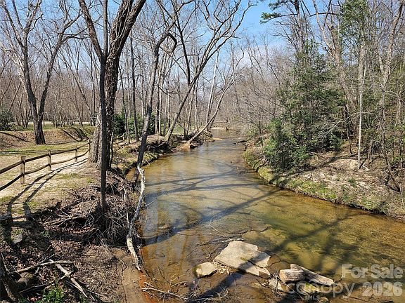 2nd image of 194 Long Ridge Dr