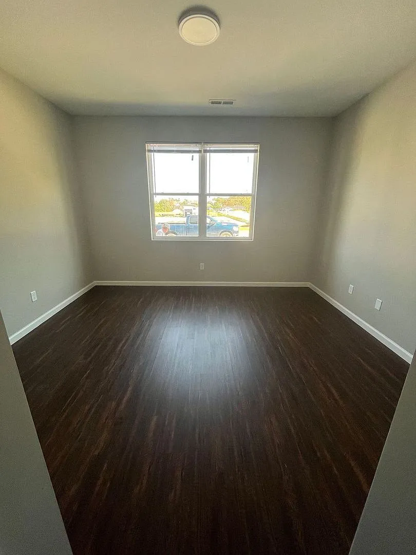 2 bed, 1170 sqft, $1,570 — Photo 3