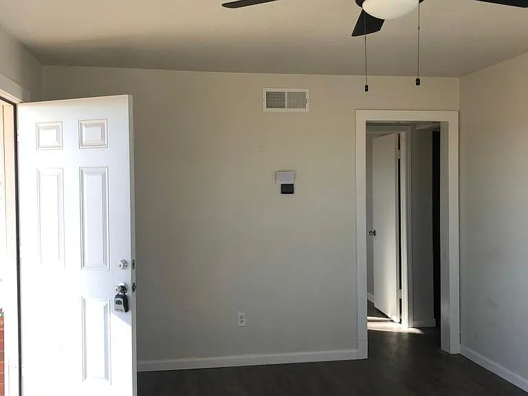 311 Washington Ave NW — Photo 2