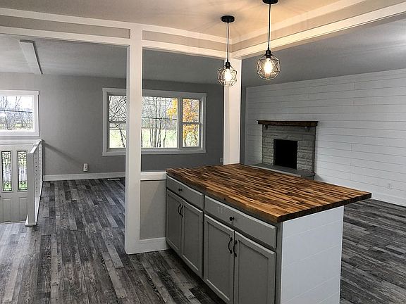 3rd image of 6 Worthington Ln