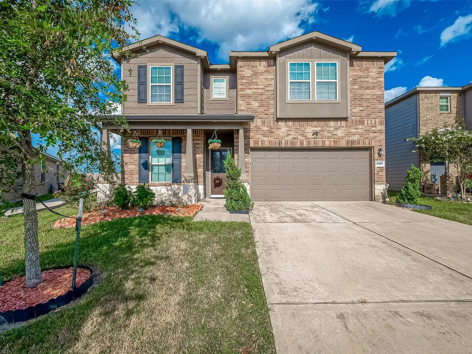 4 bed, 3.0 bath, 2446 sqft, $2,500 — Photo 1