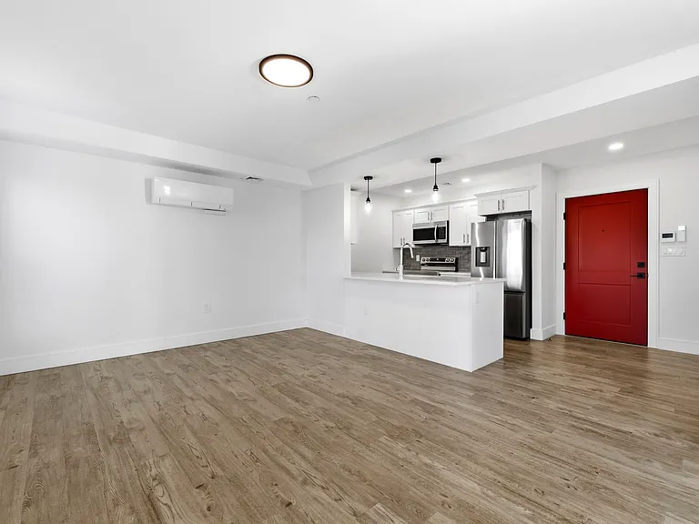 255 Maverick St #403 — Photo 1