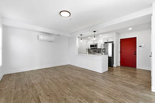 255 Maverick St #303 Photo 1