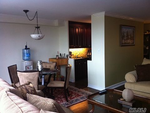 3rd image of 6120 Grand Central Pkwy APT B1403