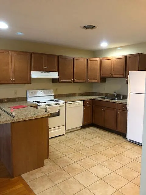 2 bed, 950 sqft, $1,600 — Photo 2