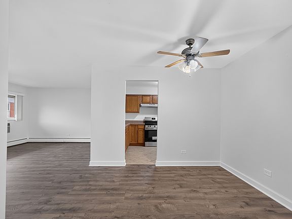 4th image of 703 E Fullerton Ave #207
