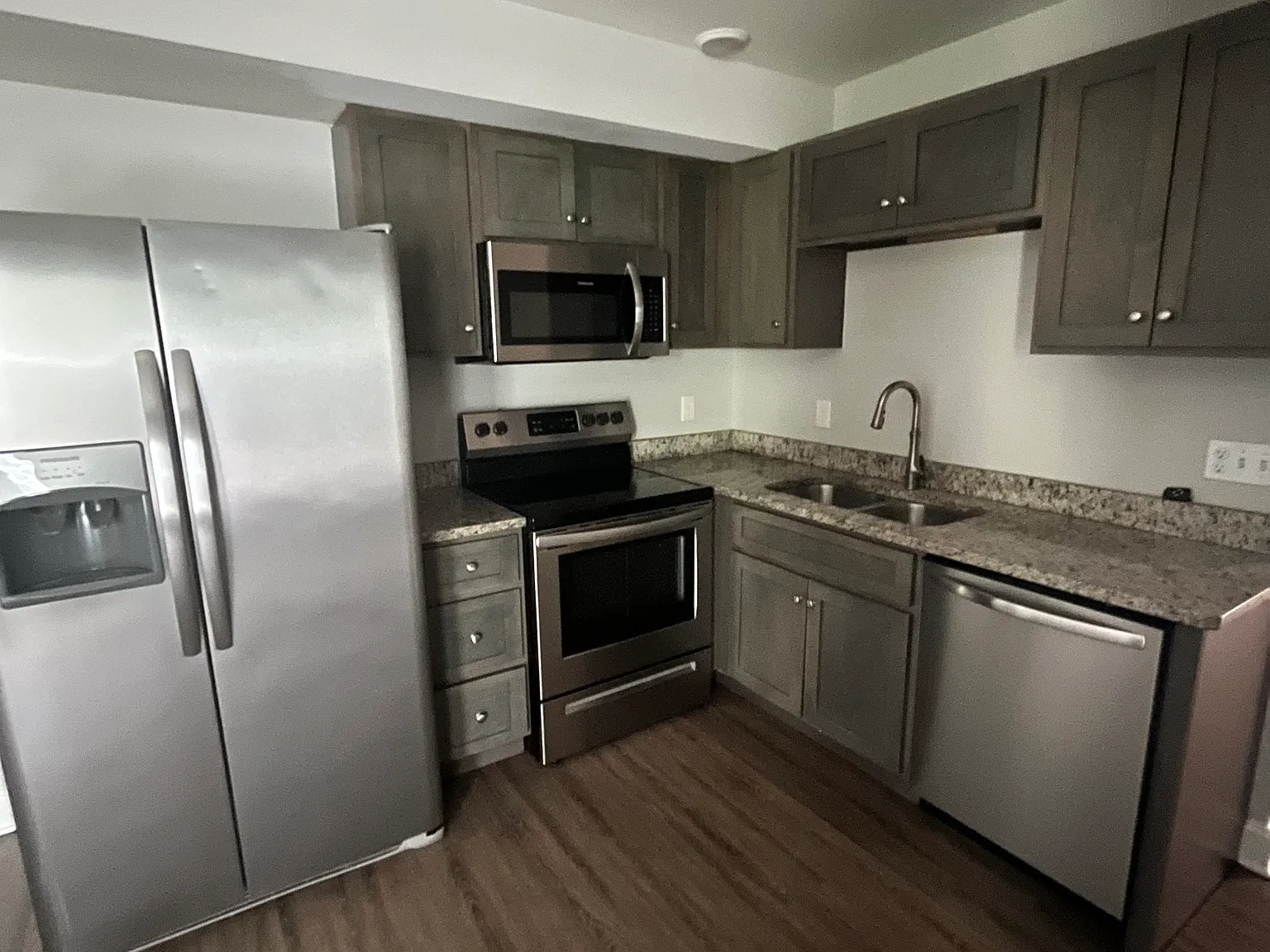 2 bed, 2.5 bath, 1100 sqft, $1,200 — Photo 3