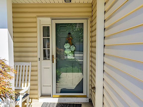 4th image of 902 Gardenia Drive
