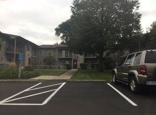 10085 Allen Pointe Dr, Allen Park, MI 48101