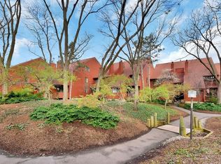 600 Sanderling Ct, Secaucus, NJ 07094