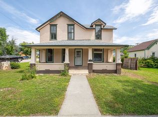 201 S 6th St, Hot Springs, SD 57747