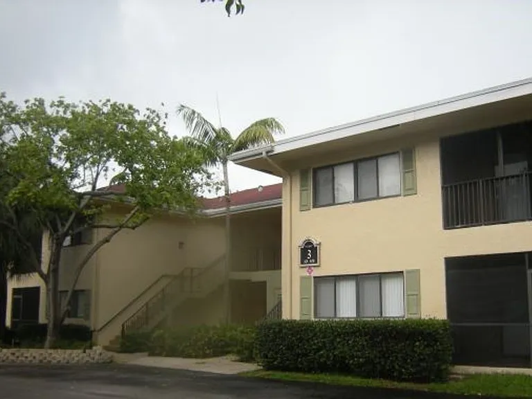 2445 SW 18th Ter #920 — Photo 3