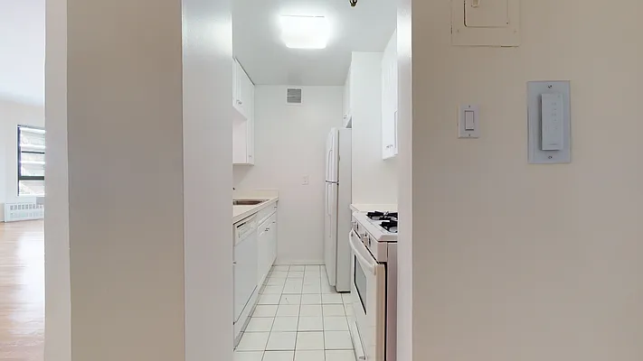 Rented by Bond New York | media 30