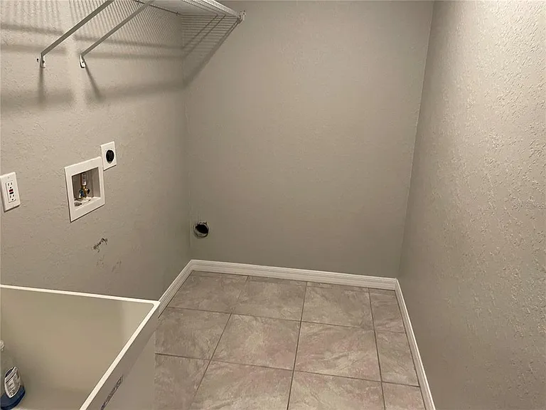 10136 Willmington Blvd — Photo 11