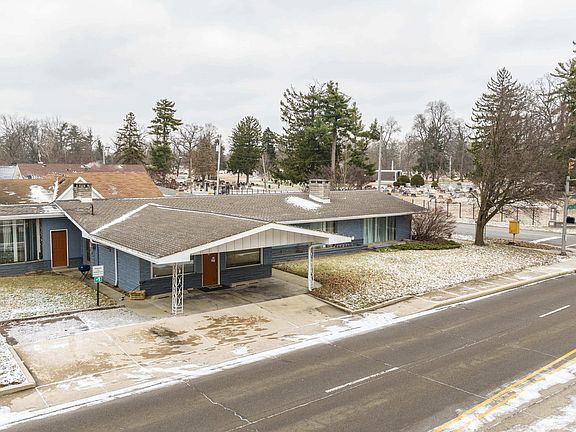 5th image of 225 College Dr