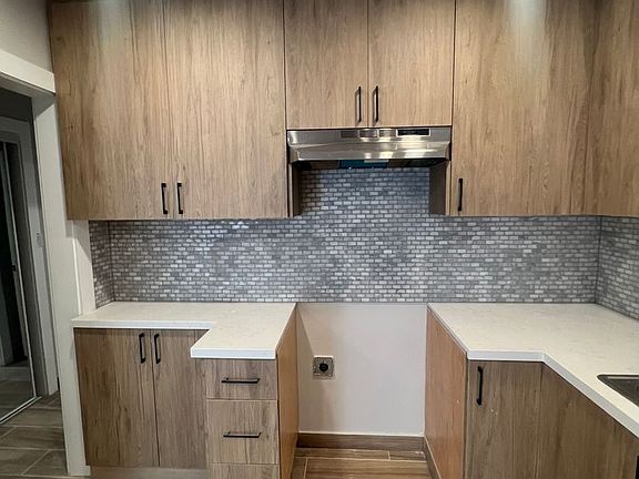 4th image of 20301 Cohasset St APT 2