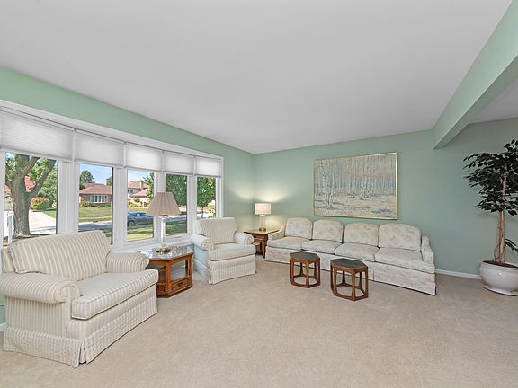 4th image of 8269 Meadowwood Ave