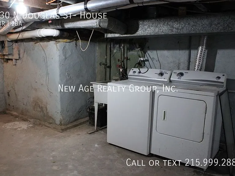 530 N Douglas St — Photo 16