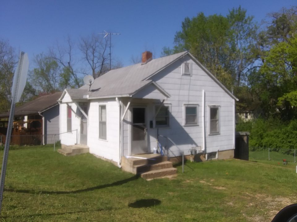 2nd image of 520 Preacher Roe Blvd