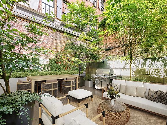 3rd image of 33 Vestry St #Townhouse