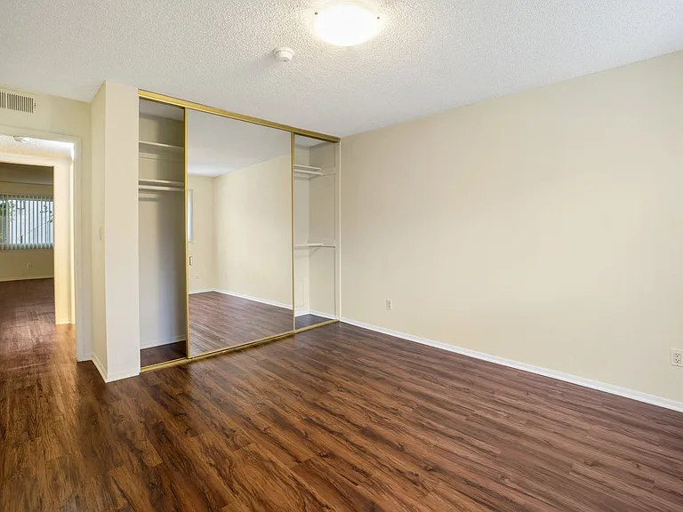 13157 Riverside Dr — Photo 38