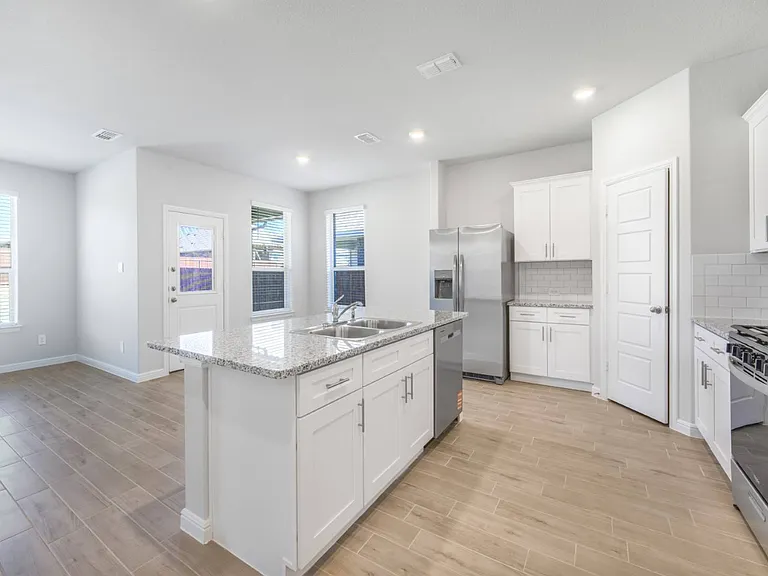 1210 Rockwater Dr — Photo 3