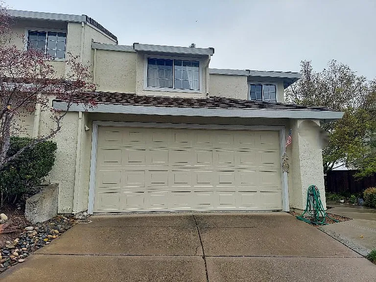 Pebble Glen Dr — Photo 2
