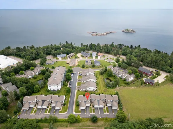 1229 Lakeshore Park Place #47, Marquette, MI 49855