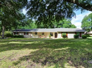 211 Oak Creek Cir, Waco, TX 76657