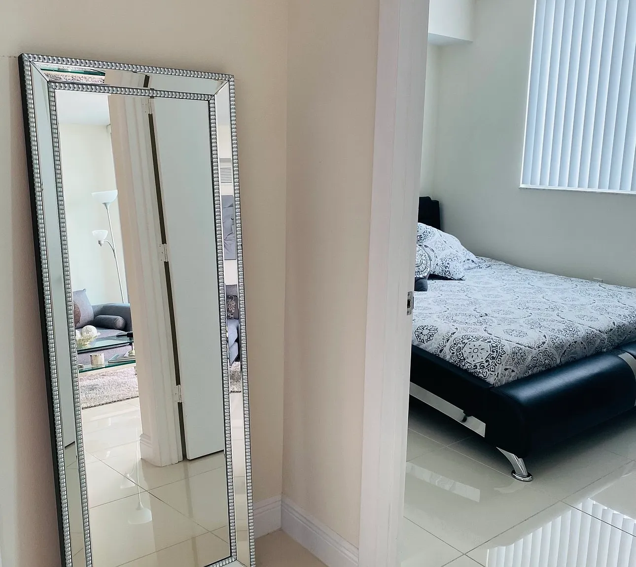 2 bed, 914 sqft, $2,800 — Photo 3