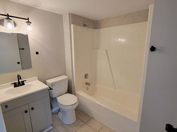 5th image of 3539 Heatherton Dr APT 1
