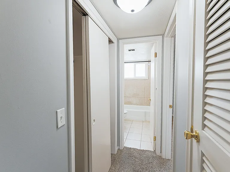Marshall Apartments — Photo 30