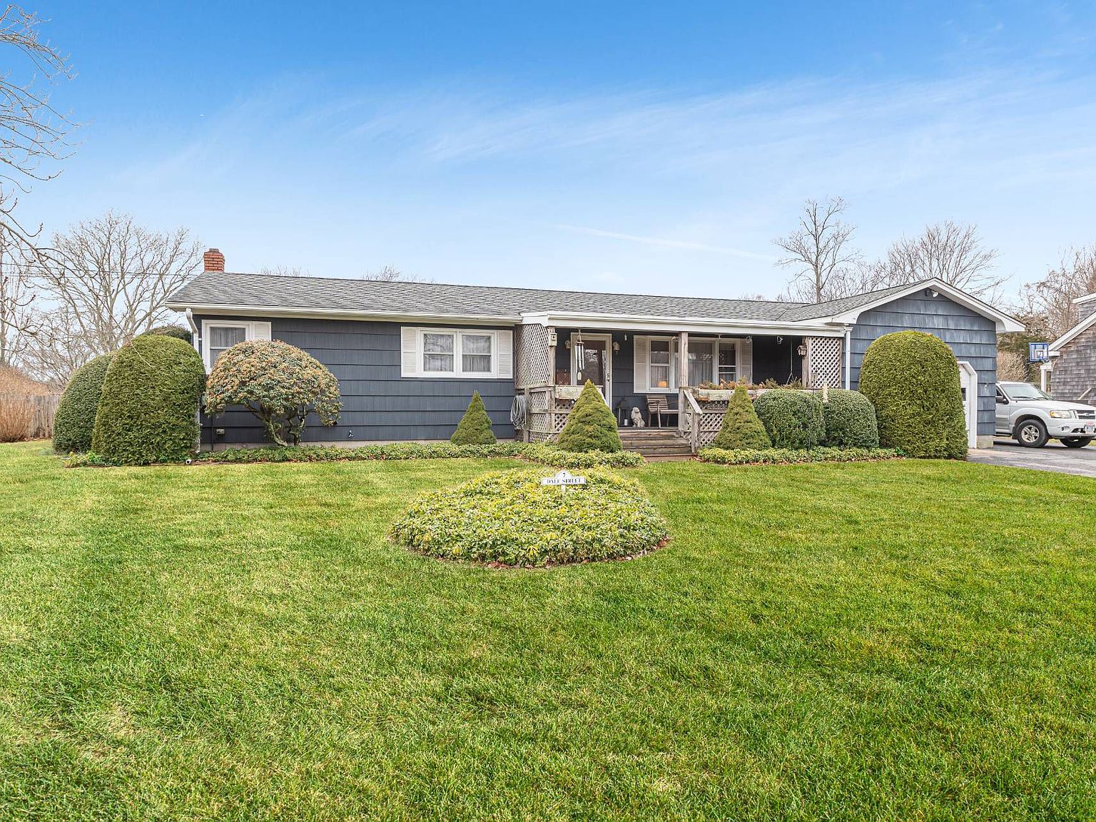 7 Dale St, Southampton, NY 11968 Zillow