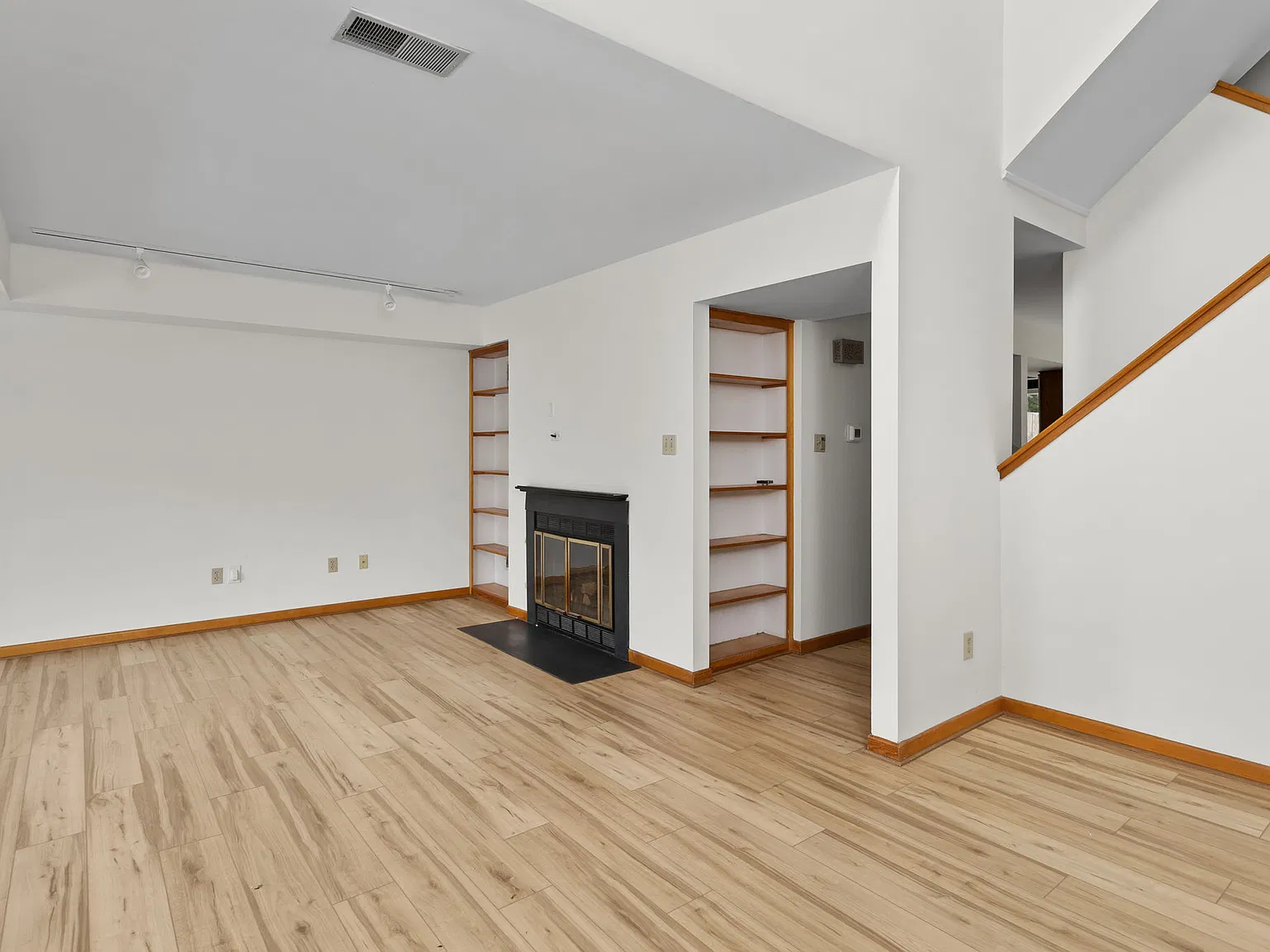 3 bed, 1978 sqft, $3,600 — Photo 4