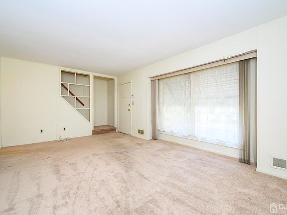 5th image of 727 Sterling St