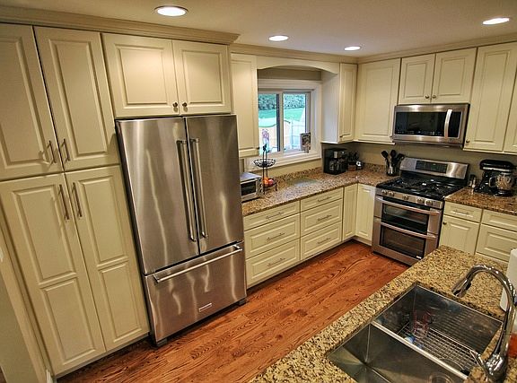 4th image of 338 W Pleasant Hill Blvd